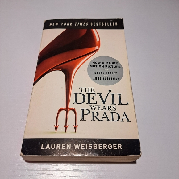 The Devil Wears Prada : A Novel by Lauren Weisberger (2006, Trade Paperback)book - Picture 1 of 6